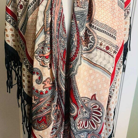 Vintage Bohemian Fringe Shawl — Paisley & Geometric Fusion (130 × 130 cm) - Picture 7 of 16